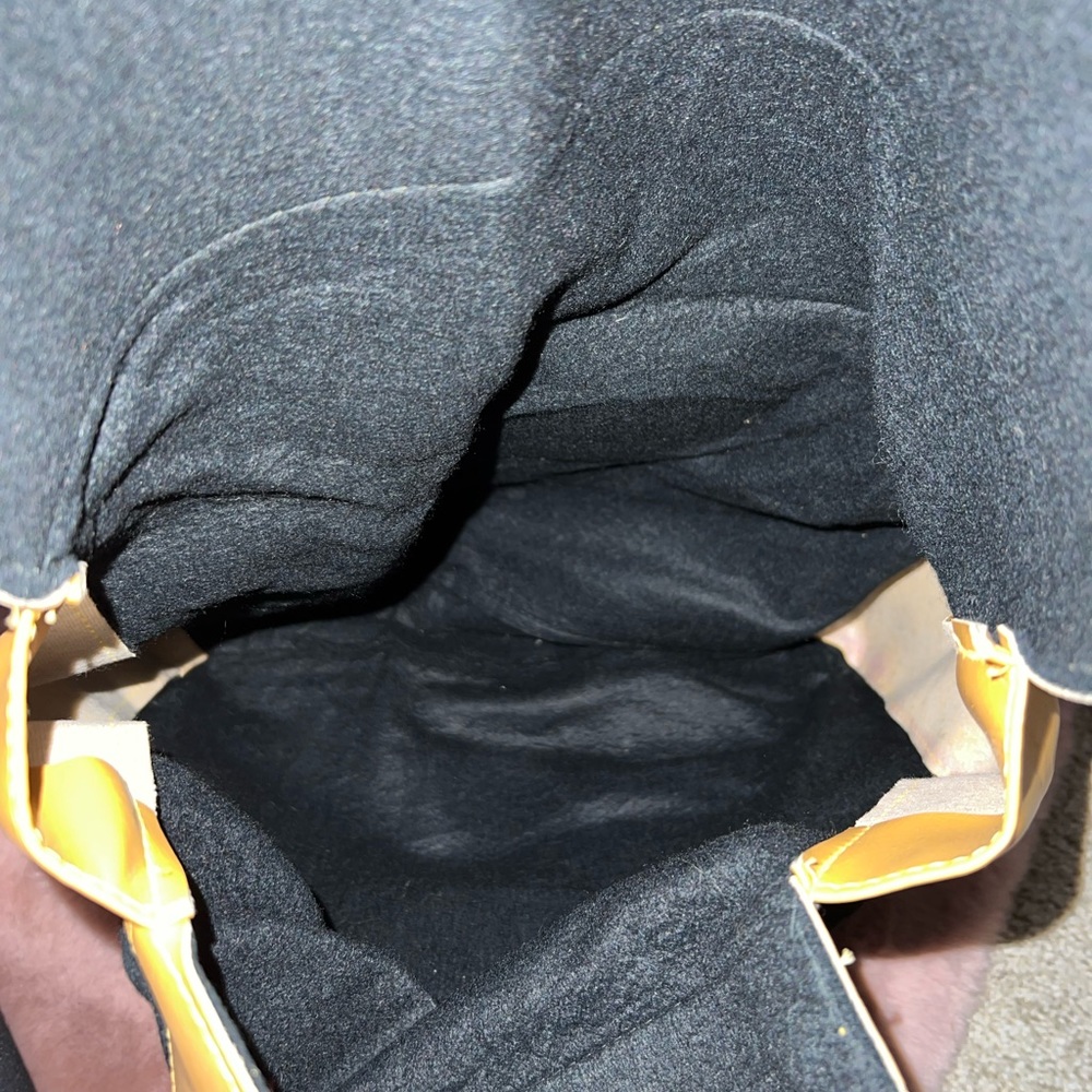 Gucci Tote - Picture 2 of 2